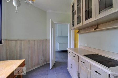 Apartamento à venda com 240m², 3 quartos e 3 vagasCopa