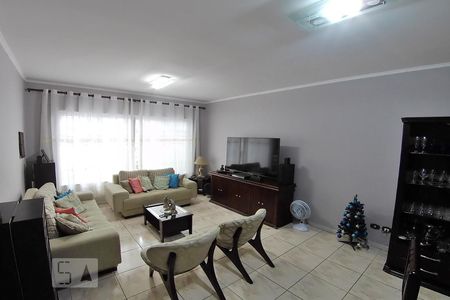 Casa à venda com 222m², 3 quartos e 2 vagasSala
