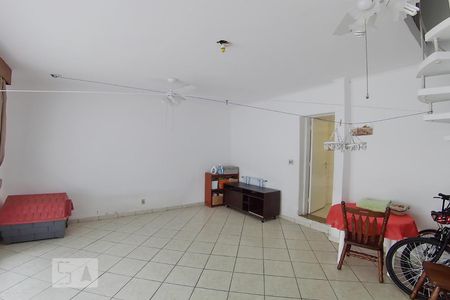 Casa à venda com 222m², 3 quartos e 2 vagasQuintal