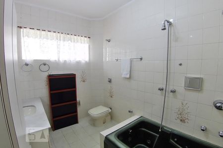 Casa à venda com 222m², 3 quartos e 2 vagasBanheiro da Suíte