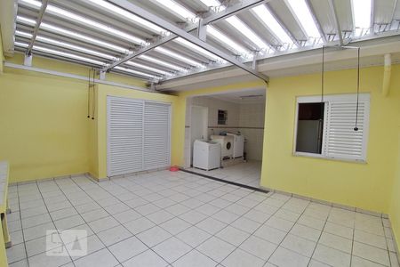 Casa à venda com 222m², 3 quartos e 2 vagasQuintal