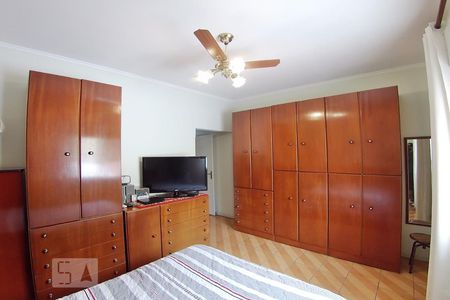 Casa à venda com 222m², 3 quartos e 2 vagasSuíte