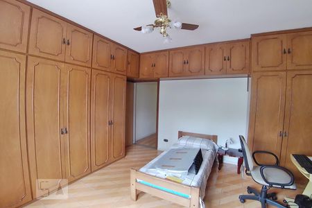 Casa à venda com 222m², 3 quartos e 2 vagasQuarto