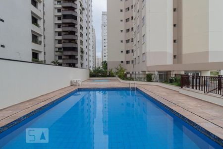 Apartamento à venda com 80m², 3 quartos e 2 vagas Apartamento à venda com 80m², 3 quartos e 2 vagasÁrea comum - Piscina