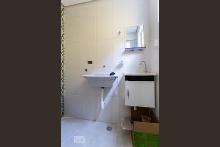 Banheiro de casa para alugar com 1 quarto, 37m² em Butantã, São Paulo