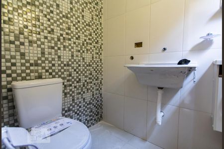 Banheiro de casa para alugar com 1 quarto, 37m² em Butantã, São Paulo