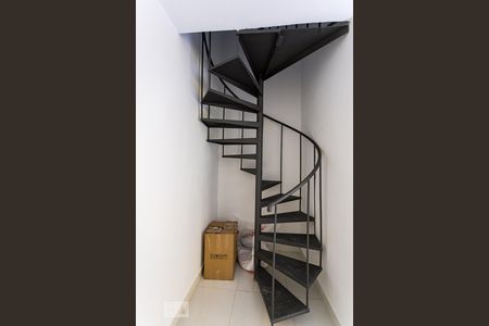 Escada de casa para alugar com 1 quarto, 37m² em Butantã, São Paulo