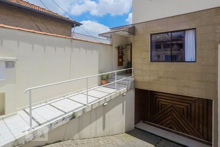 Entrada de casa à venda com 3 quartos, 263m² em Vila Firmiano Pinto, São Paulo