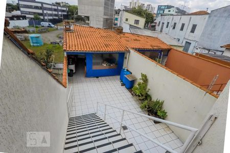 Casa à venda com 263m², 3 quartos e 6 vagasEscada para o quintal