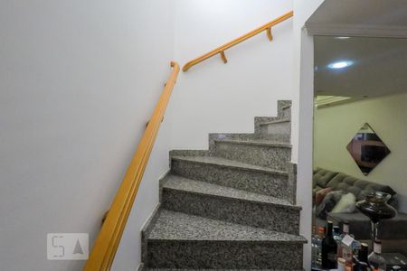 Casa à venda com 263m², 3 quartos e 6 vagasEscada