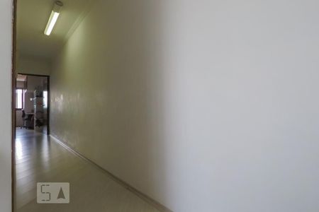 Casa à venda com 263m², 3 quartos e 6 vagasCorredor para os quartos