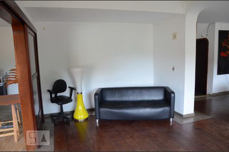 Casa à venda com 700m², 5 quartos e 4 vagasDetalhe Sala