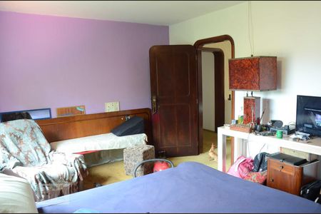 Casa à venda com 700m², 5 quartos e 4 vagasQuarto 2 - Suíte