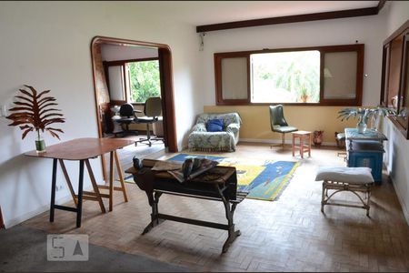 Casa à venda com 700m², 5 quartos e 4 vagasDetalhe Sala