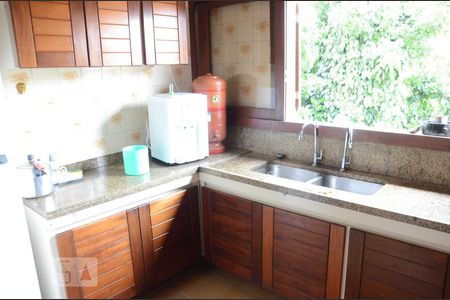 Casa à venda com 700m², 5 quartos e 4 vagasCozinha - Armários