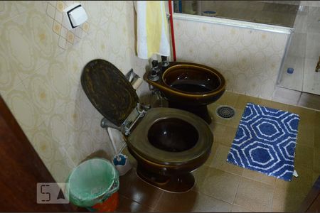 Casa à venda com 700m², 5 quartos e 4 vagasBanheiro do Quarto 2