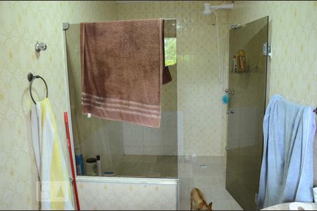 Casa à venda com 700m², 5 quartos e 4 vagasBanheiro do Quarto 2