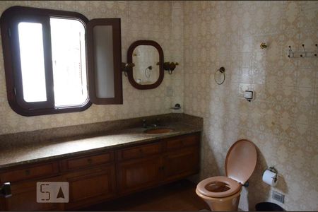 Casa à venda com 700m², 5 quartos e 4 vagasBanheiro Social 