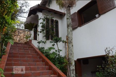 Casa à venda com 700m², 5 quartos e 4 vagasEscada