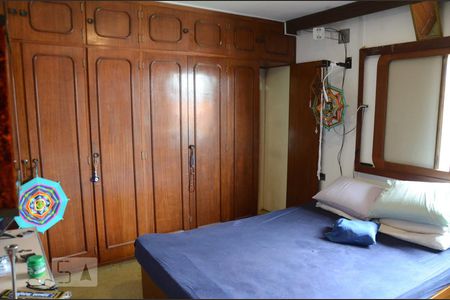 Casa à venda com 700m², 5 quartos e 4 vagasQuarto 2 - Suíte