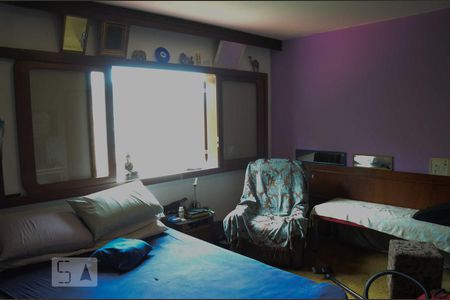 Casa à venda com 700m², 5 quartos e 4 vagasQuarto 2 - Suíte