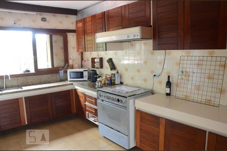 Casa à venda com 700m², 5 quartos e 4 vagasCozinha - Armários