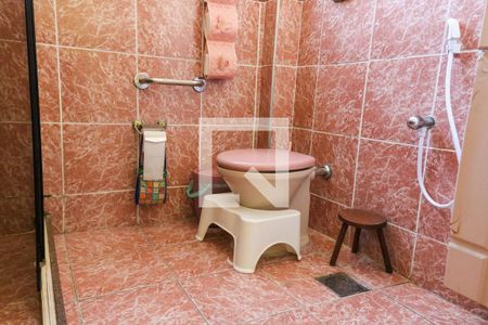 Casa à venda com 500m², 8 quartos e 4 vagasBanheiro do 2º Pavimento