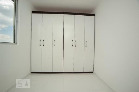 Quarto 2 de apartamento para alugar com 2 quartos, 40m² em Sítio Cercado, Curitiba