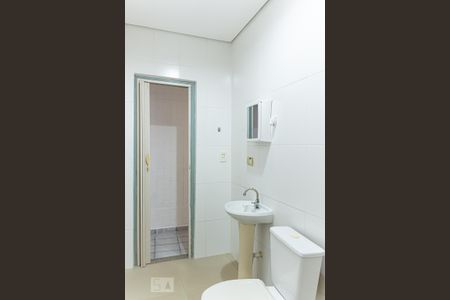 Banheiro de casa para alugar com 1 quarto, 45m² em Jardim Santa Cruz (sacomã), São Paulo