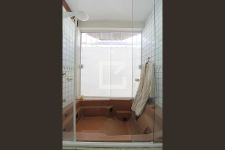 Casa à venda com 220m², 3 quartos e 2 vagasBanheiro da Suíte