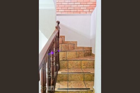 Escada de casa para alugar com 3 quartos, 190m² em Parque Monteiro Soares, São Paulo