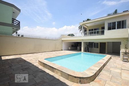 Casa para alugar com 500m², 4 quartos e 6 vagasPiscina