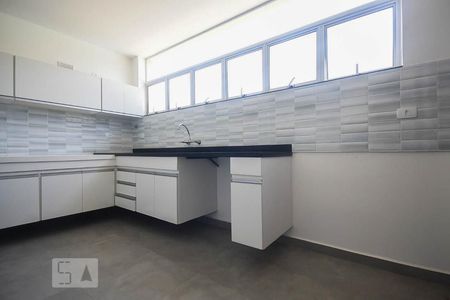 Casa para alugar com 500m², 4 quartos e 6 vagasCozinha
