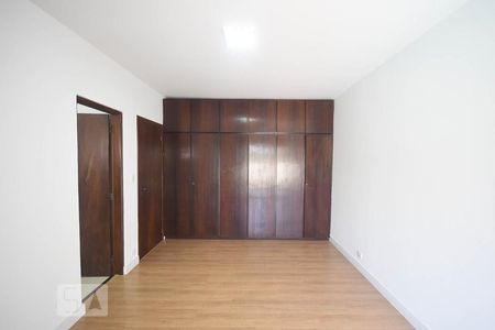 Casa para alugar com 500m², 4 quartos e 6 vagasSuíte 2