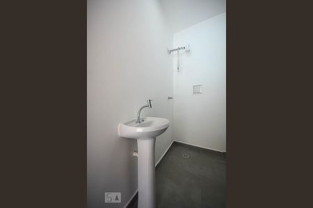 Casa para alugar com 500m², 4 quartos e 6 vagasBanheiro de Serviço 1