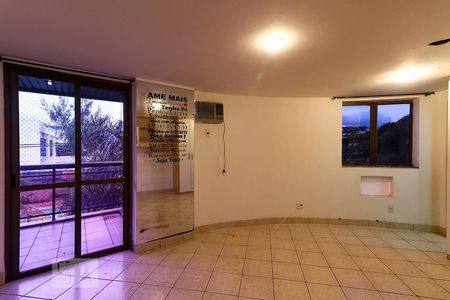 Apartamento à venda com 90m², 2 quartos e 2 vagas Apartamento à venda com 90m², 2 quartos e 2 vagasSuíte 2