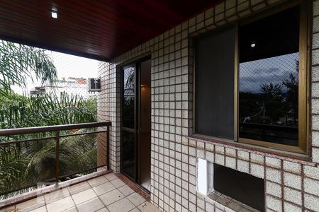 Apartamento à venda com 90m², 2 quartos e 2 vagas Apartamento à venda com 90m², 2 quartos e 2 vagasVaranda da Suíte 2