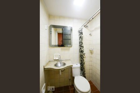 Banheiro de apartamento para alugar com 1 quarto, 25m² em Asa Norte, Brasília