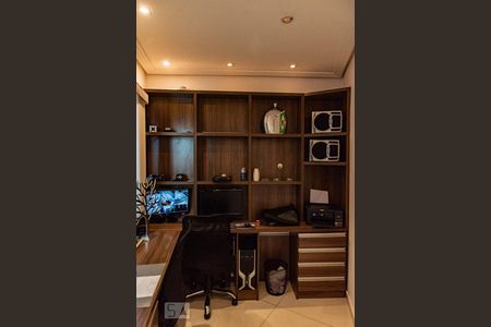 Casa à venda com 530m², 4 quartos e 4 vagas Casa à venda com 530m², 4 quartos e 4 vagasEscritório