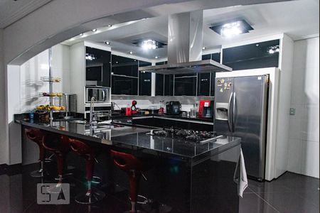 Casa à venda com 530m², 4 quartos e 4 vagas Casa à venda com 530m², 4 quartos e 4 vagasCozinha