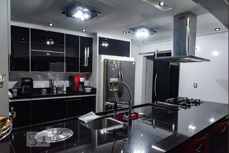 Casa à venda com 530m², 4 quartos e 4 vagas Casa à venda com 530m², 4 quartos e 4 vagasCozinha