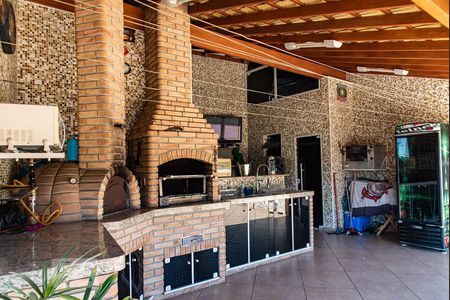 Casa à venda com 530m², 4 quartos e 4 vagas Casa à venda com 530m², 4 quartos e 4 vagasChurrasqueira