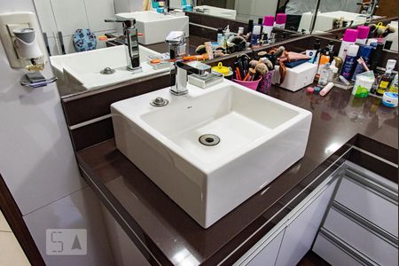 Casa à venda com 530m², 4 quartos e 4 vagas Casa à venda com 530m², 4 quartos e 4 vagasPia