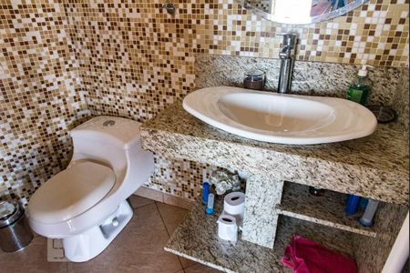 Casa à venda com 530m², 4 quartos e 4 vagas Casa à venda com 530m², 4 quartos e 4 vagasBanheiro de serviço 2