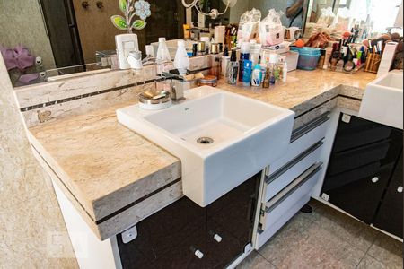 Casa à venda com 530m², 4 quartos e 4 vagas Casa à venda com 530m², 4 quartos e 4 vagasPia