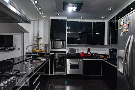 Casa à venda com 530m², 4 quartos e 4 vagas Casa à venda com 530m², 4 quartos e 4 vagasCozinha