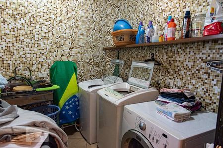 Casa à venda com 530m², 4 quartos e 4 vagas Casa à venda com 530m², 4 quartos e 4 vagasLavanderia