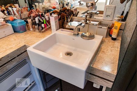 Casa à venda com 530m², 4 quartos e 4 vagas Casa à venda com 530m², 4 quartos e 4 vagasPia