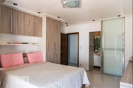 Casa à venda com 530m², 4 quartos e 4 vagas Casa à venda com 530m², 4 quartos e 4 vagasSuíte