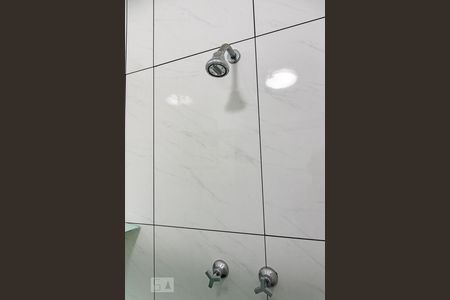 Casa à venda com 530m², 4 quartos e 4 vagas Casa à venda com 530m², 4 quartos e 4 vagasChuveiro